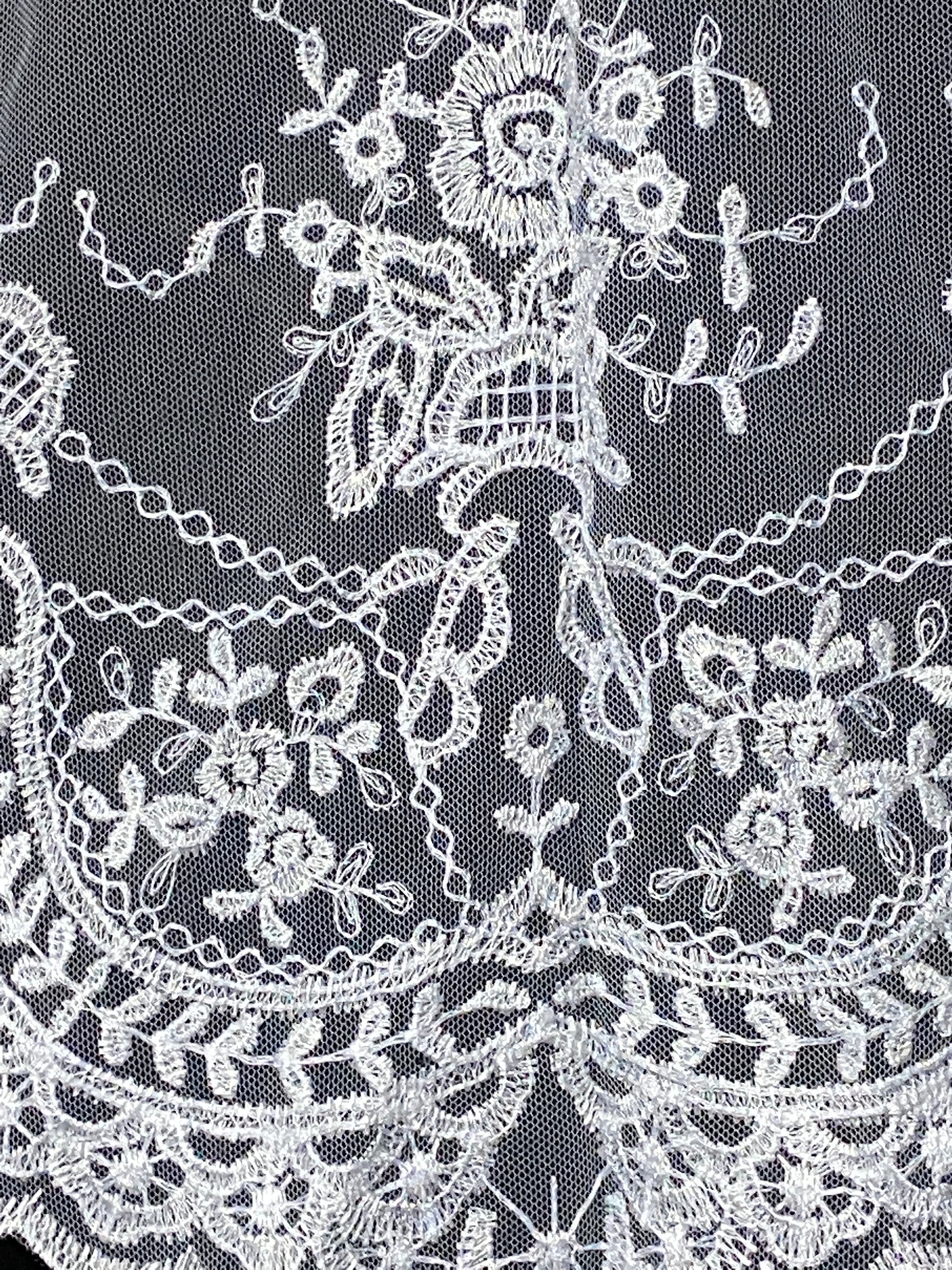 White Abanico Lace Mantilla Chapel Spanish Veil 51" - Unique Catholic Gifts