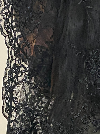 Black Abanico Lace Mantilla Chapel Spanish Veil 51" - Unique Catholic Gifts