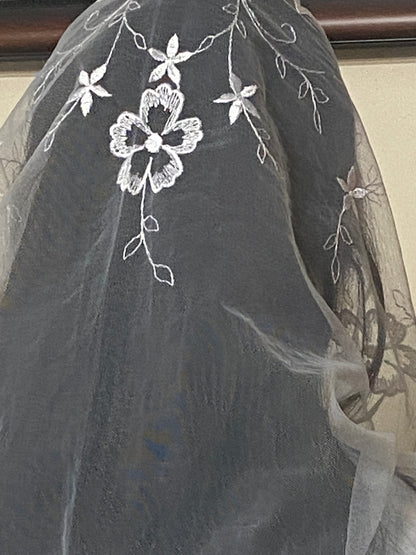 White Daisy Lace Mantilla Chapel Spanish Veil 48" - Unique Catholic Gifts