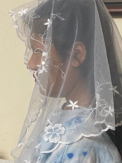 White Daisy Lace Mantilla Chapel Spanish Veil 48" - Unique Catholic Gifts