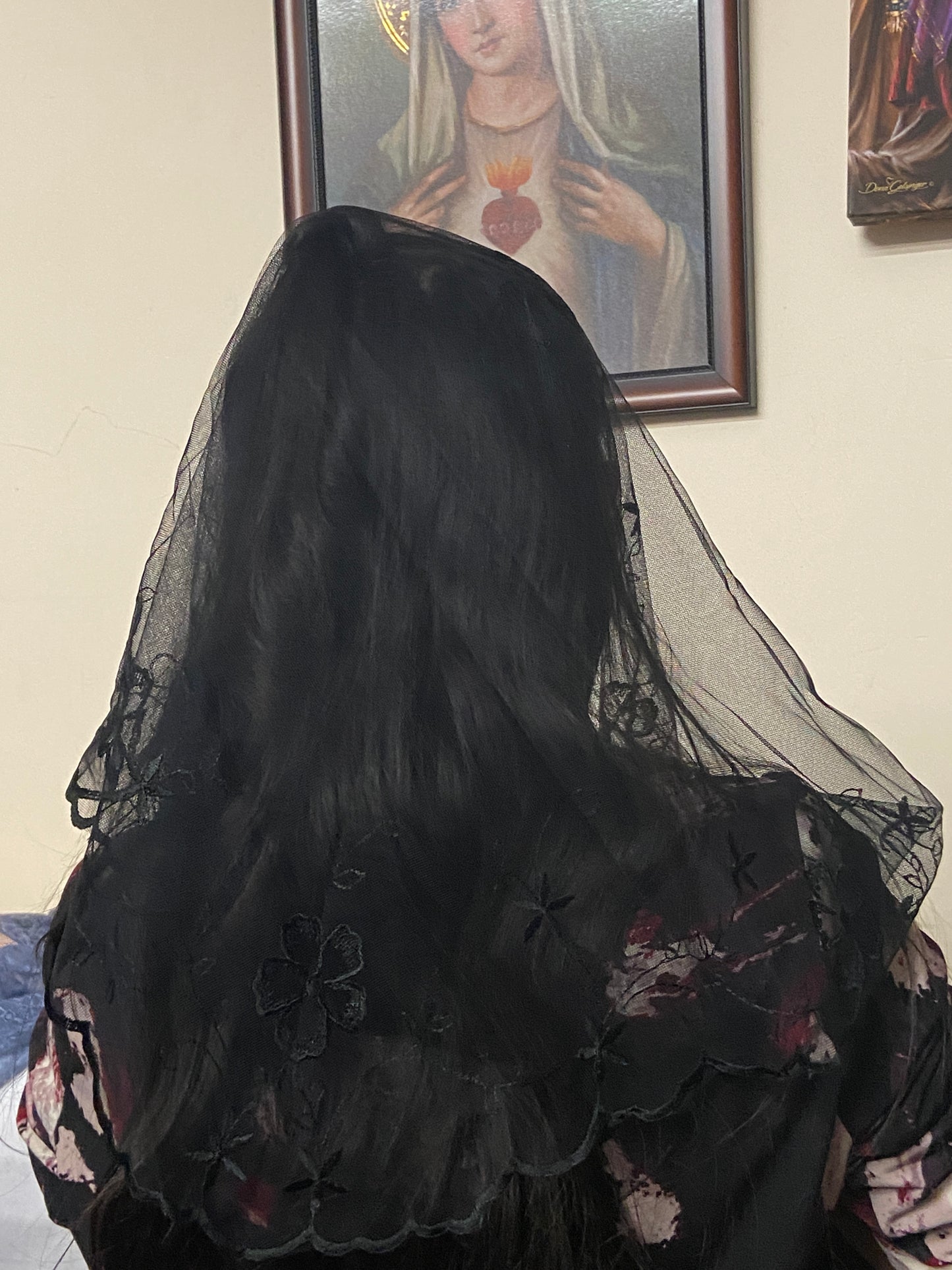 Black Daisy Lace Mantilla Chapel Spanish Veil 48" - Unique Catholic Gifts