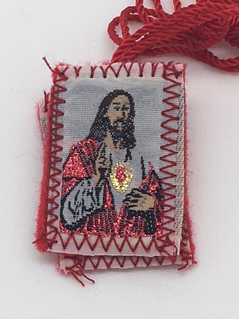 Red Scapular Sacred Heart Cloth -Escapulario Detente en Espanol - Unique Catholic Gifts