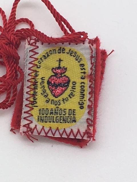 Red Scapular Sacred Heart Cloth -Escapulario Detente en Espanol - Unique Catholic Gifts